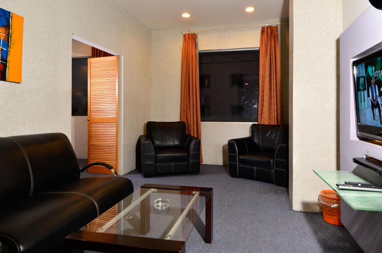 Hotel Peninsula Mangga Besar Джакарта Экстерьер фото
