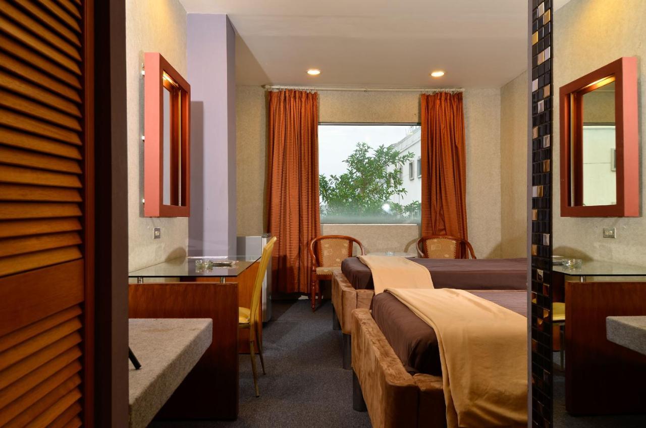 Hotel Peninsula Mangga Besar Джакарта Экстерьер фото