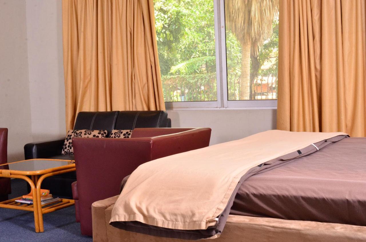 Hotel Peninsula Mangga Besar Джакарта Экстерьер фото